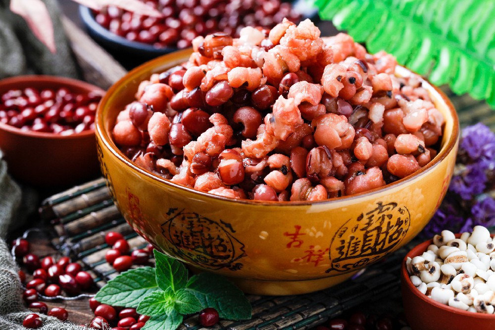 摄图网_501055323_红豆薏米羹（企业商用）.jpg