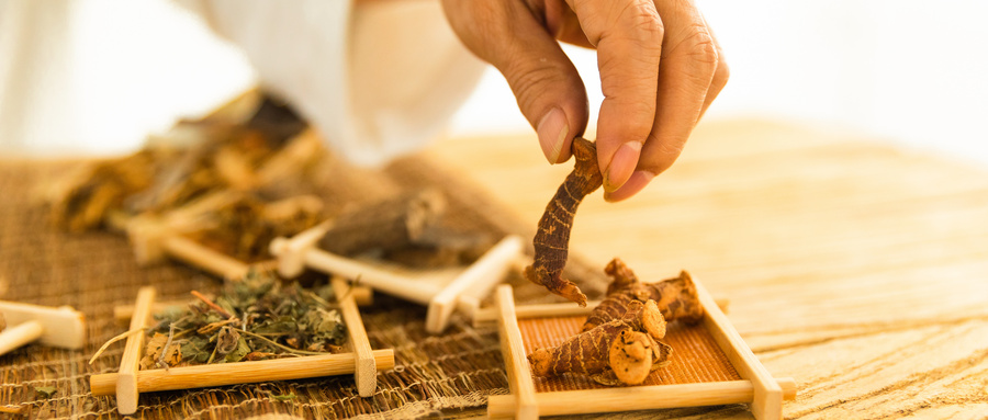 普济中医李久泉：肿瘤患者化疗期间，服药时机有讲究，这样吃药效加倍！